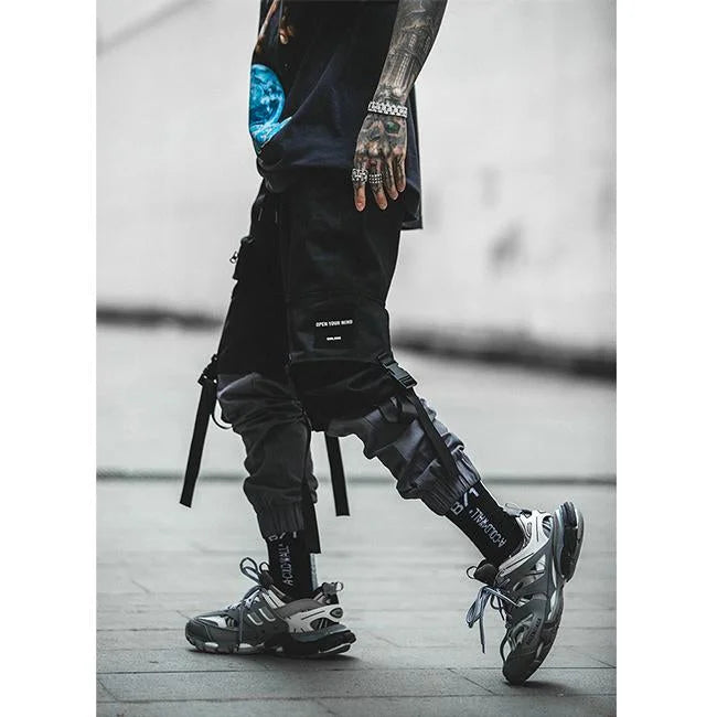 Schwarze Cargohose Herren mit Riemen