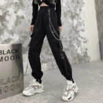 Schwarze Cargohose Damen mit Kette