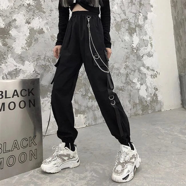 Schwarze Cargohose Damen mit Kette