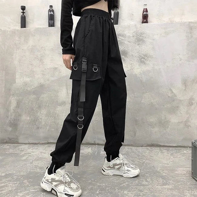 Schwarze Cargohose Damen mit Kette