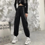 Schwarze Cargohose Damen mit Kette