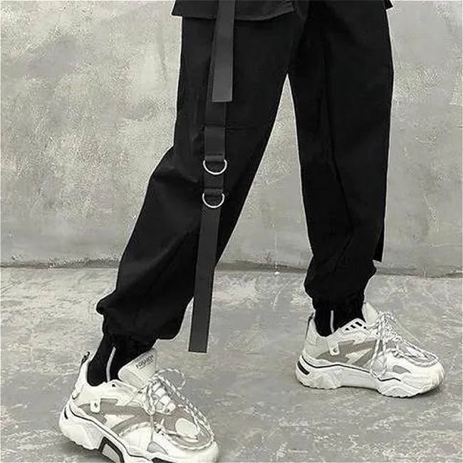 Schwarze Cargohose Damen mit Kette