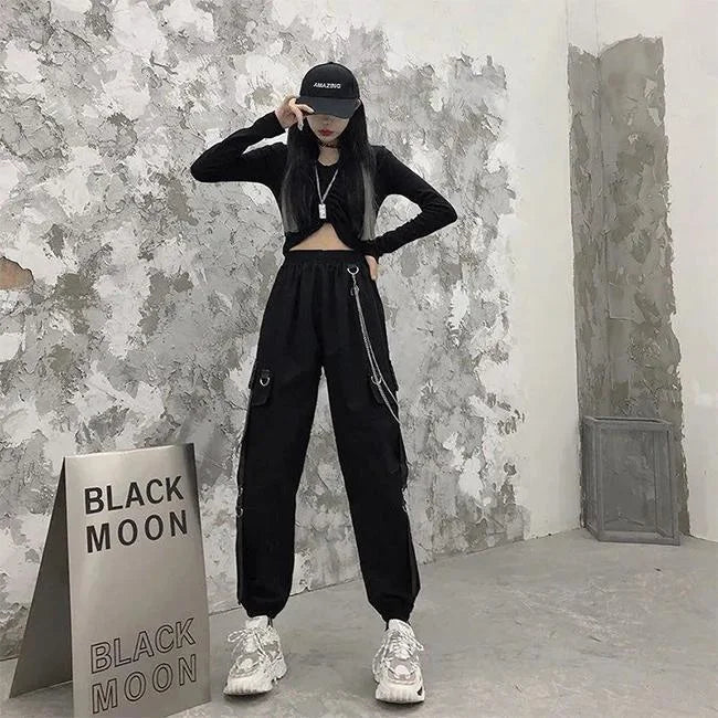 Schwarze Cargohose Damen mit Kette