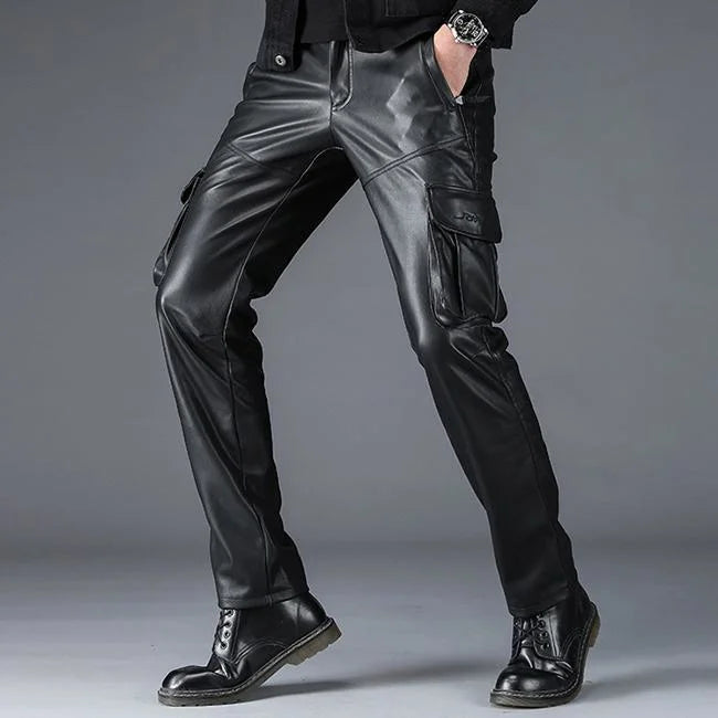 Schwarze Cargohose Herren in Lederoptik