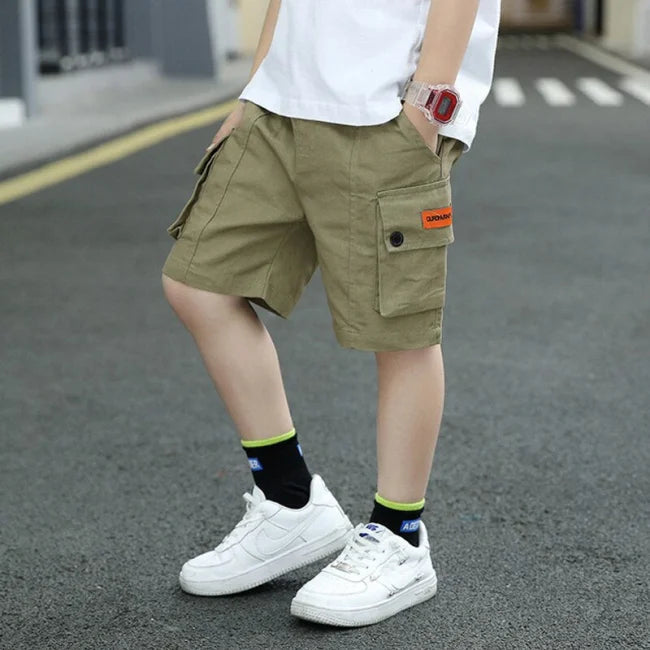 short-cargo-enfant-grandes-poches-879.jpg Kinder Cargo Shorts mit Taschen in Khaki